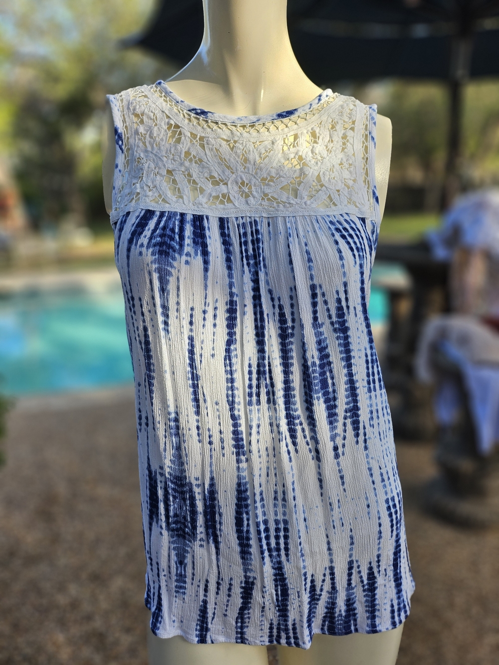 Peck & Peck Rayon Blue & White Tie Dye Effect Cotton Lace Yolk Sleeveless Top M